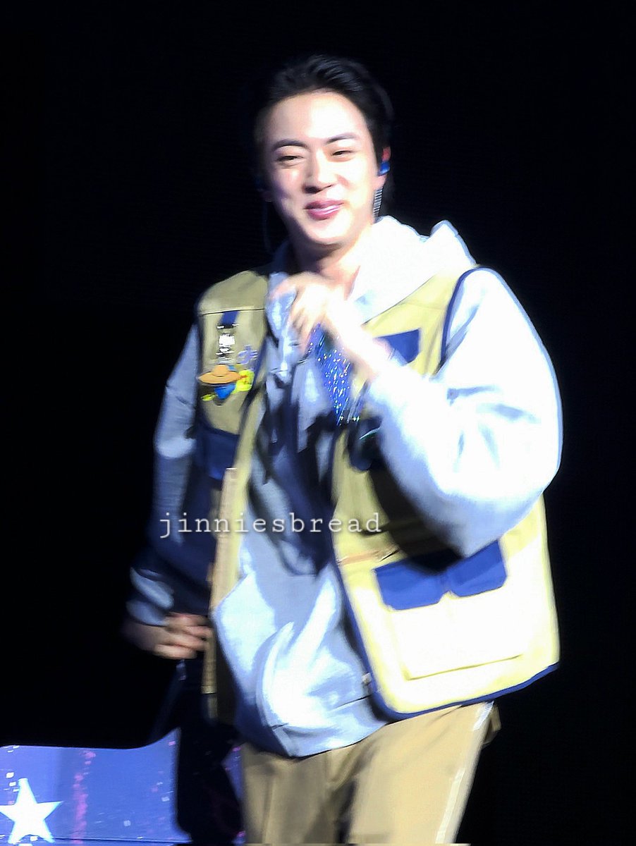 jinniesbread's tweet image. I SAW JIN BREAD CHEEKS UP CLOSE LOOK AT HIM