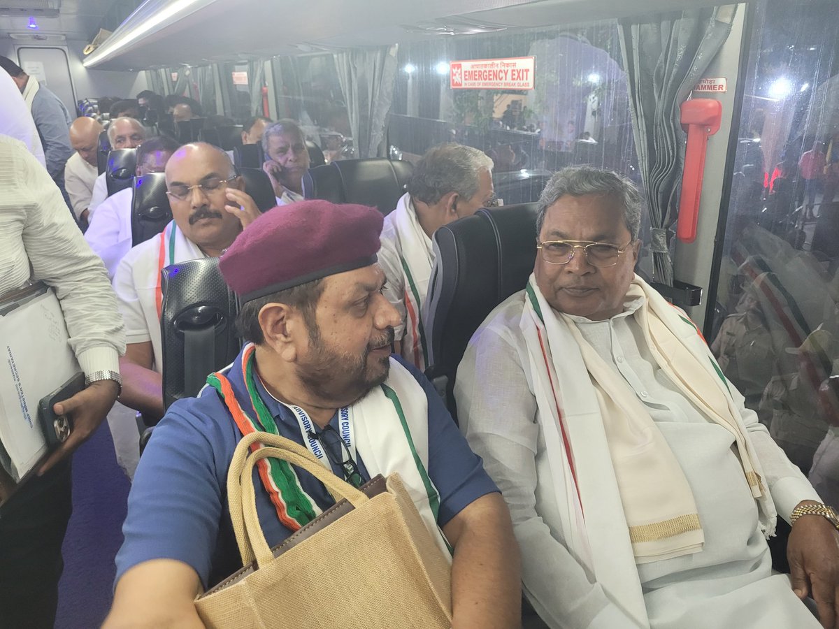 Dr Anil 'JaiHind' 🇮🇳 (@drjaihind) on Twitter photo सीधे सरल सादगी से भरपूर कर्नाटक के मुख्यमन्त्री सिद्धारमैया जी बेंगलुरू में बस में हमारे साथ ओबीसी एडवाइजरी काउंसिल की बैठक में गए। ओबीसी के लिए प्रेणास्रोत हैं। <a href="/siddaramaiah/">Siddaramaiah</a> <a href="/RahulGandhi/">Rahul Gandhi</a> <a href="/INCIndia/">Congress</a> सीधे सरल सादगी से भरपूर कर्नाटक के मुख्यमन्त्री सिद्धारमैया जी बेंगलुरू में बस में हमारे साथ ओबीसी एडवाइजरी काउंसिल की बैठक में गए। ओबीसी के लिए प्रेणास्रोत हैं। <a href="/siddaramaiah/">Siddaramaiah</a> <a href="/RahulGandhi/">Rahul Gandhi</a> <a href="/INCIndia/">Congress</a>