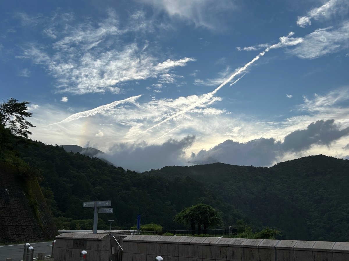 mlit_nagashima's tweet image. ようやく雨もあがり、久しぶりに綺麗な青空だったので、おもわず📸虹も見えました🌈
３連休前に雨も落ち着き、私たちもほっとしています。
みなさん素敵な連休をお過ごしください✨🍉
#長島ダム　#水しごと