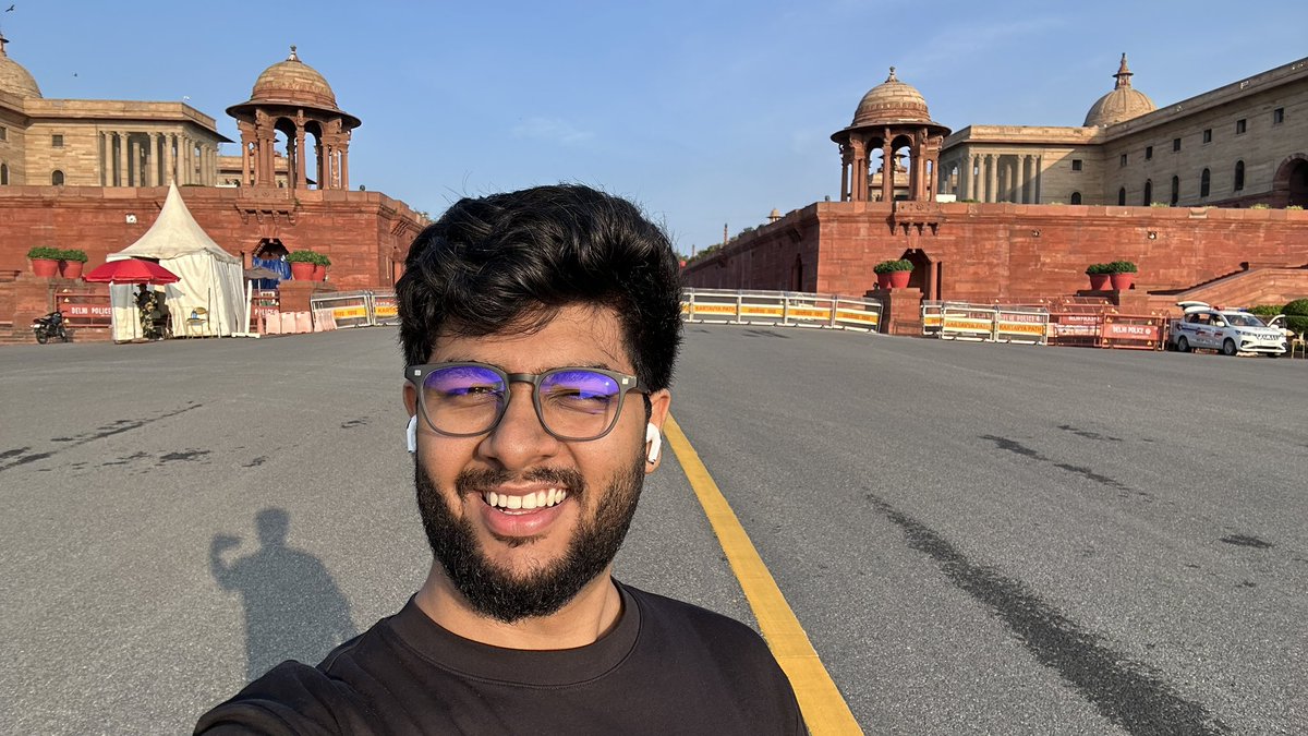 AadityaYuvraj's tweet image. it’s so crazy that if you wake up early and decide to go to India Gate, for once, you can literally walk alongside history