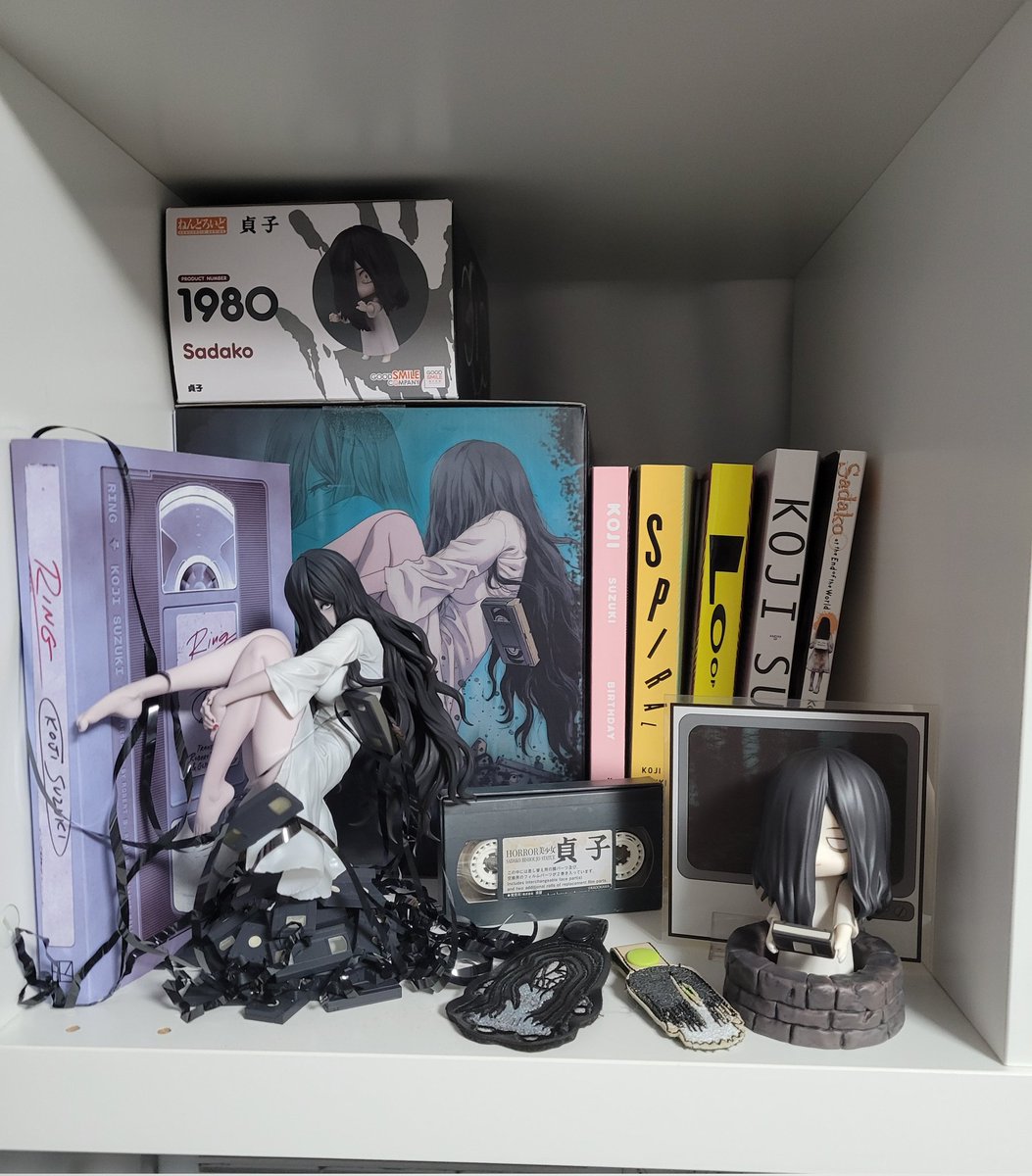 Cryptavolt's tweet image. Off topic post but I just got my sadako nedoroid in and my ring/Sadako shelf is looking gas