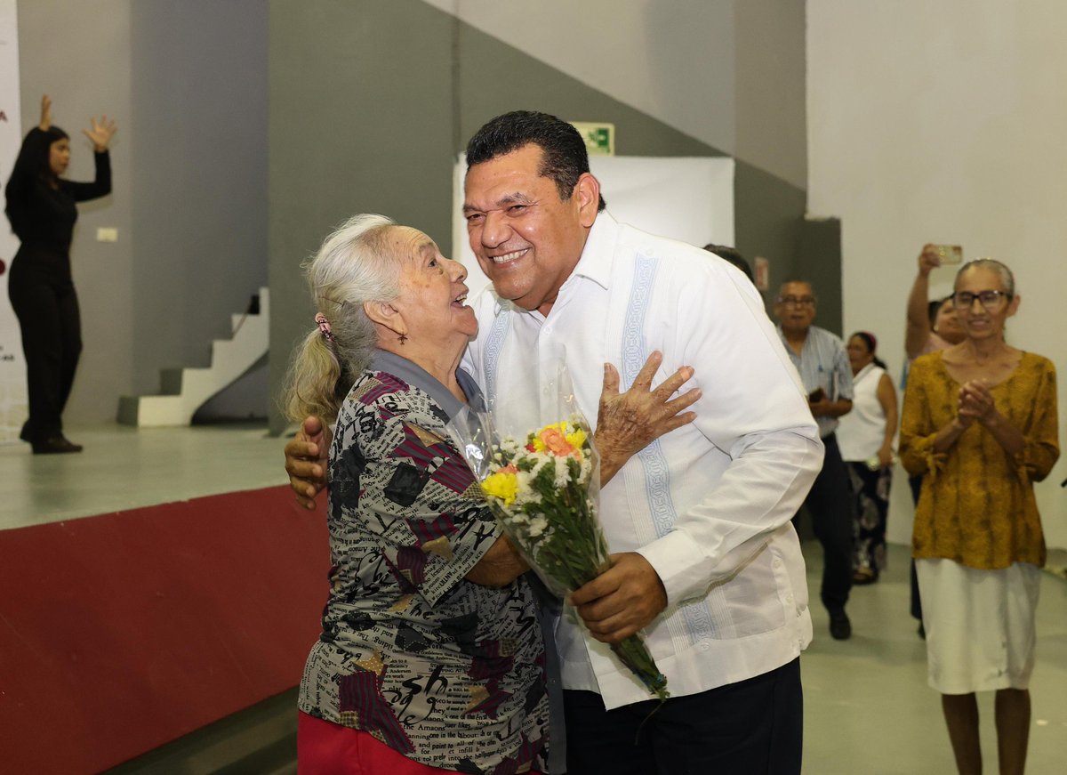 Nosotros escuchamos al pueblo de frente, siempre tendrán un Gobierno cercano que les ayude a resolver para que sean felices; en este sentido hoy hicimos entrega de apoyos de asistencia social a personas con discapacidad, en Centro.