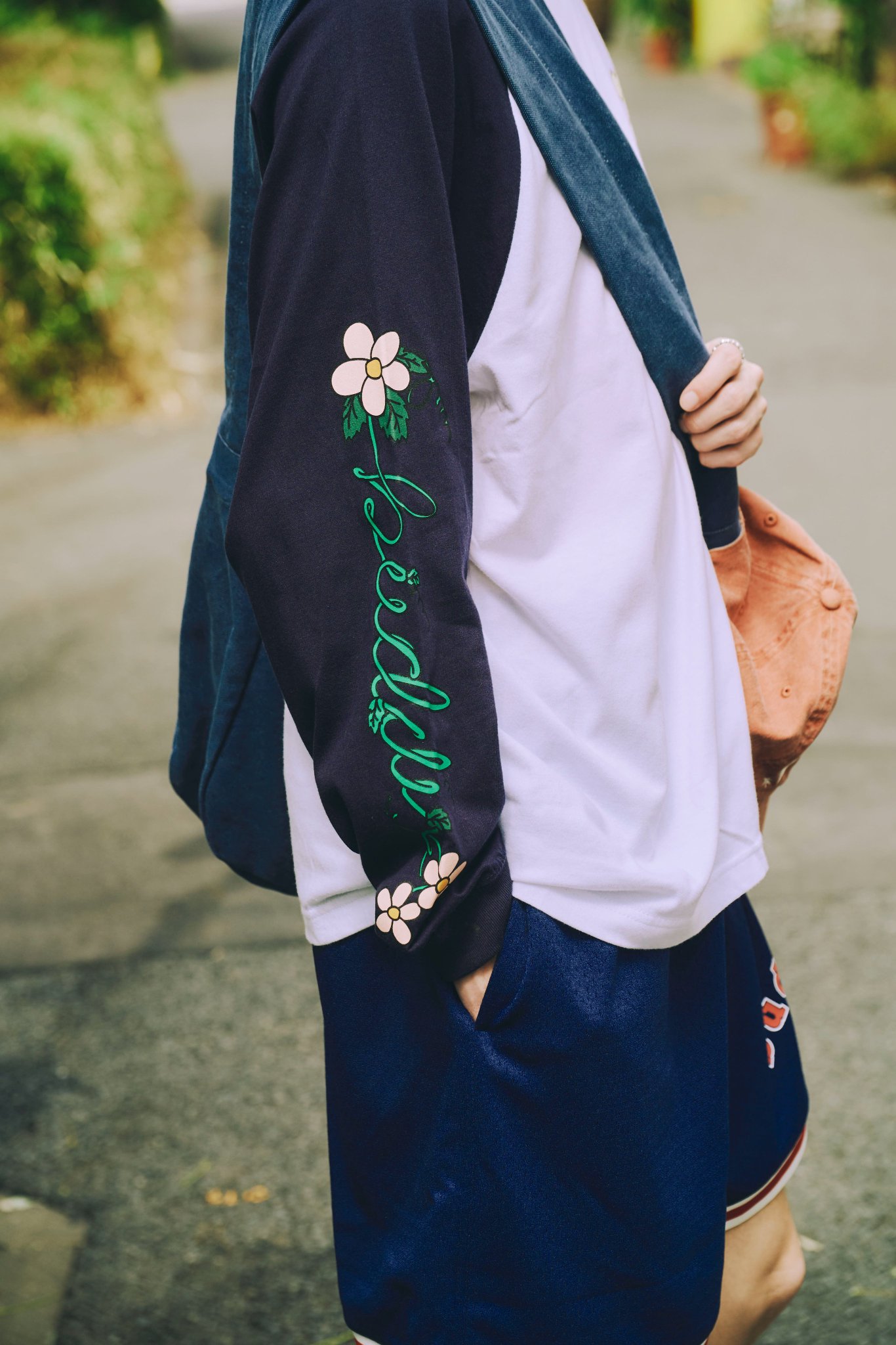 YOUTHBATH★韓国★人気★Raglan graphic long sleeve/追跡あり buddix_OFFICIAL on X: 