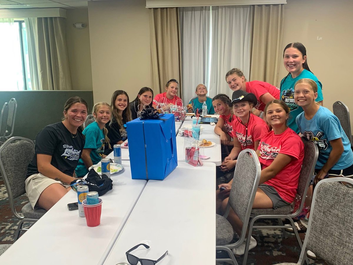 Finished the day 2-1 going into bracket tomorrow. Fun-filled day of exchanging gifts w/ teams from Indiana &amp; Iowa, pizza dinner, and gave Coach Meagan her gift from the girls as a thank you for all she’s done for us this season. We take the field at 11:40AM tomorrow for bracket.