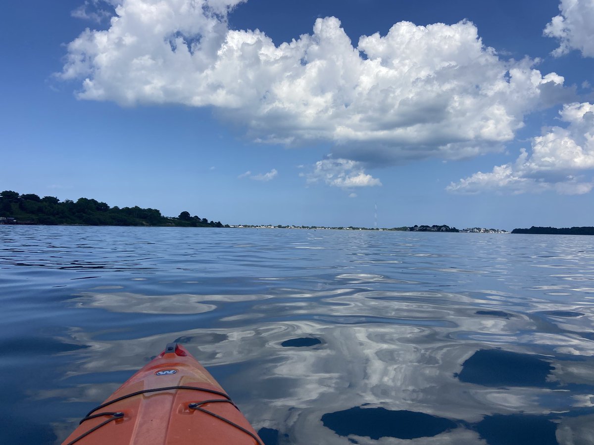 paul_lynch's tweet image. Best place to enjoy the summer weather this week has been in Boston Harbor. Smooth paddling!
@ericfisher @SurfSkiWeather @MichaelPageWx @PeteNBCBoston @Pamelanbcboston @jreineron7 @KevinBoston25
