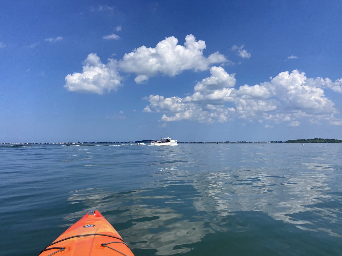 paul_lynch's tweet image. Best place to enjoy the summer weather this week has been in Boston Harbor. Smooth paddling!
@ericfisher @SurfSkiWeather @MichaelPageWx @PeteNBCBoston @Pamelanbcboston @jreineron7 @KevinBoston25