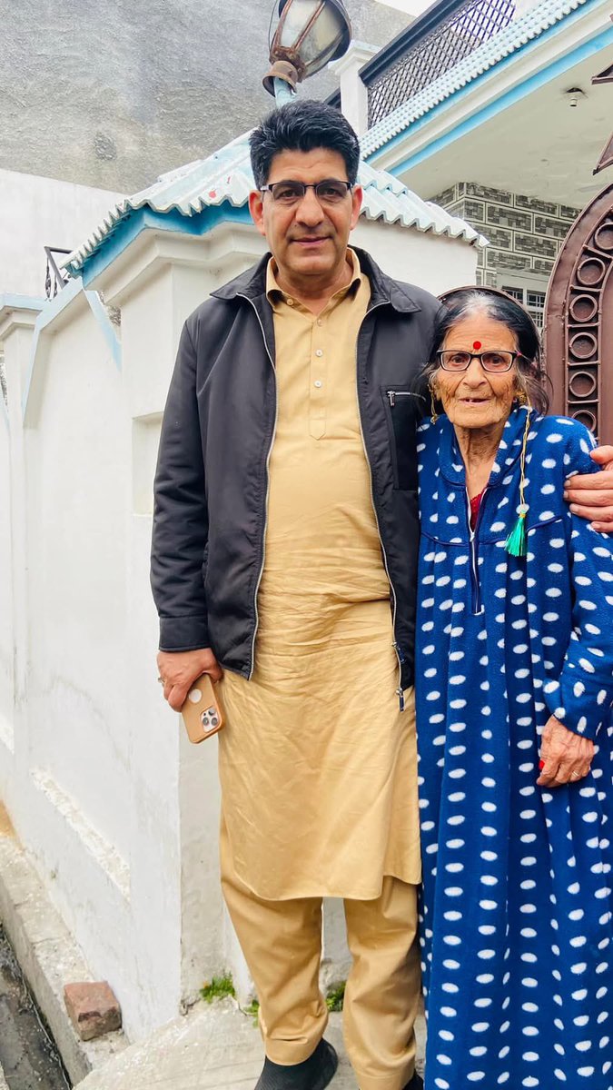 Umesh Talashi (@utalashi) on Twitter photo With a heavy heart, I share the sad news of the passing of my grandmother, Smt. ShyamRani Patwari, today. May her soul rest in eternal peace. Fondly remembered and deeply missed!! Cremation will be held  at 1 PM at the Bantalab cremation ground. With a heavy heart, I share the sad news of the passing of my grandmother, Smt. ShyamRani Patwari, today. May her soul rest in eternal peace. Fondly remembered and deeply missed!! Cremation will be held  at 1 PM at the Bantalab cremation ground.