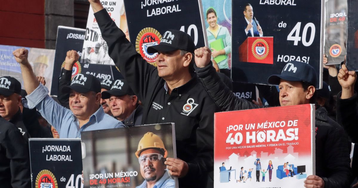 <a href="/JCarlos_Valerio/">Juan Carlos Valerio</a> <a href="/CTM_MX/">CTM Nacional</a> <a href="/CTMPuebla/">CTM_FTPuebla</a> <a href="/leobardosoto/">Leobardo Soto</a> <a href="/JLuis_Figueroa/">José Luis Figueroa</a> <a href="/CongresoPue/">H. Congreso de Puebla</a> Sindicato de Trabajadores del Comercio en General Da el Total Apoyo, a la Iniciativa Presentada, por Nuestro Líder <a href="/leobardosoto/">Leobardo Soto</a> Secretario General de la FTP-CTM.
La Base Trabajadora esta con Usted Lider 🇲🇽👏👏