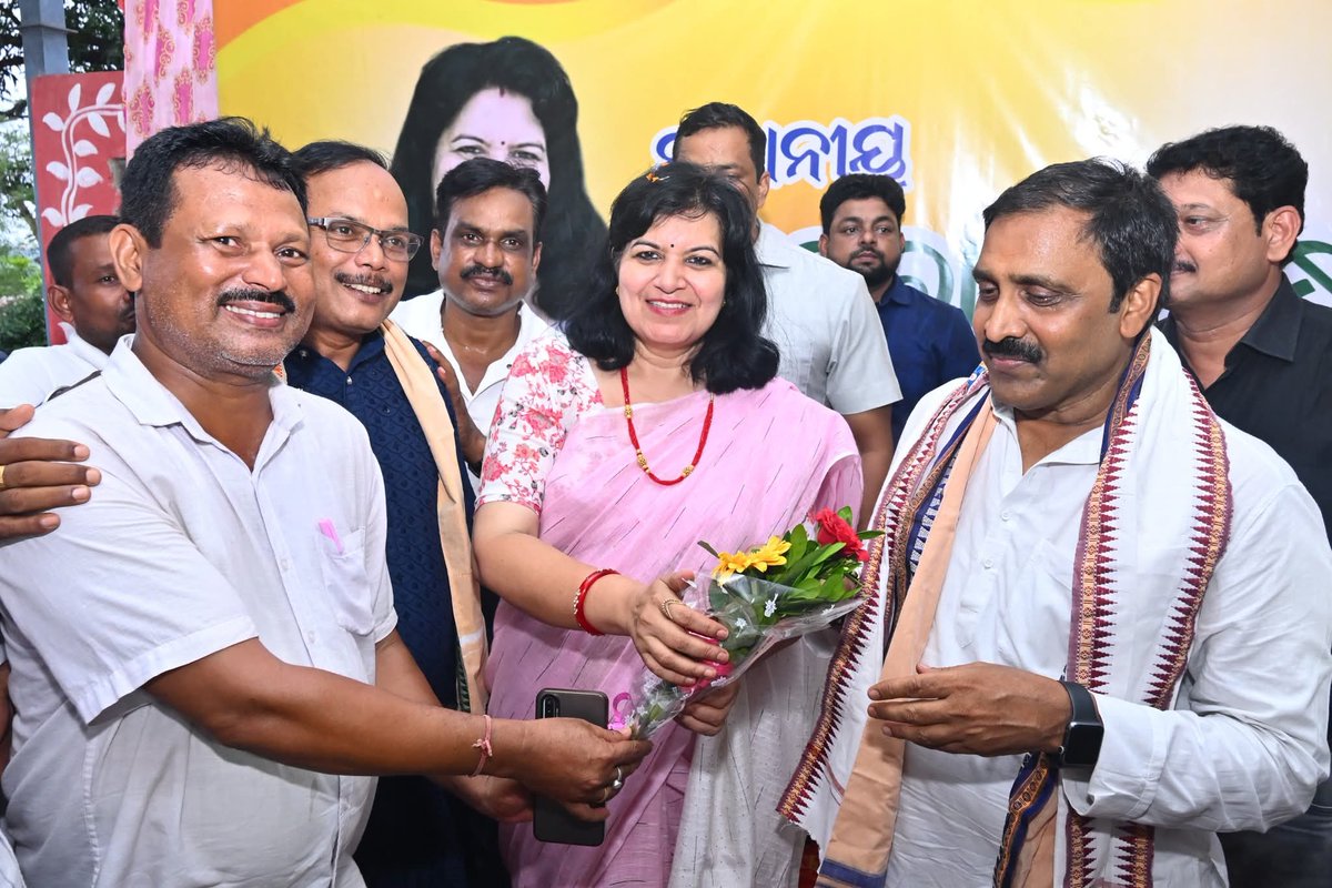 AprajitaSarangi's tweet image. Met residents of Bhubaneswar slums yesterday relocated to an Apartment constructed by Ministry of Housing & Urban Affairs,GoI.
Some civic issues have to be taken care of.
Assured them that the issues will be taken up by me at the appropriate level.
It was a pleasure meeting all.