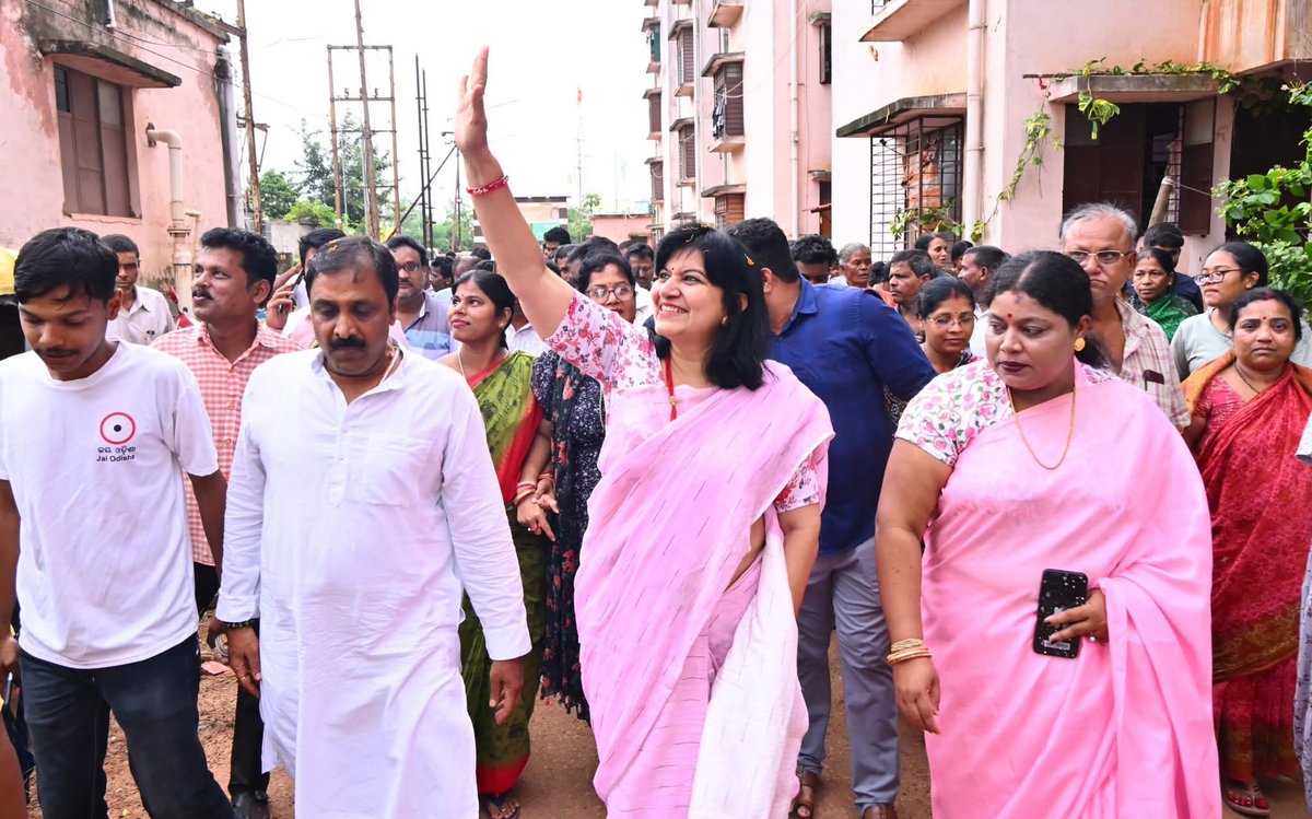 AprajitaSarangi's tweet image. Met residents of Bhubaneswar slums yesterday relocated to an Apartment constructed by Ministry of Housing & Urban Affairs,GoI.
Some civic issues have to be taken care of.
Assured them that the issues will be taken up by me at the appropriate level.
It was a pleasure meeting all.
