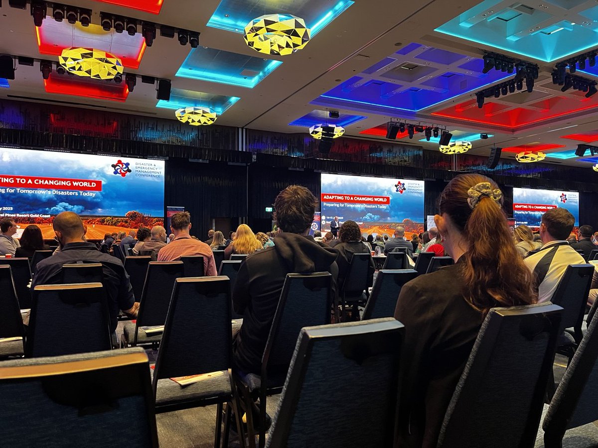 _SaraFazeli's tweet image. I had the pleasure of presenting part of my PhD research on individual decision-making during flood & bushfire evacuations at the 2025 @ANZDMC on the Gold Coast. Grateful for the great engagement and encouraging feedback I received during and after my talk @HazardsResearch @UNSW