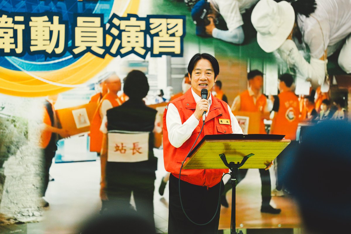 mna_roc's tweet image. 為建構國家全社會防衛韌性,強化臺灣自主防衛能力,政府將以往 #民安演習 與 #萬安演習 整併為 #城鎮韌性演習 ,進行「五實」面向演練,擴大全民參與;#賴清德 @ChingteLai 總統日前視導臺北市2025城鎮韌性演習時表示,臺灣絕對有守護國家主權、維護民主自由的能力,盼國人團結守護臺灣。…
