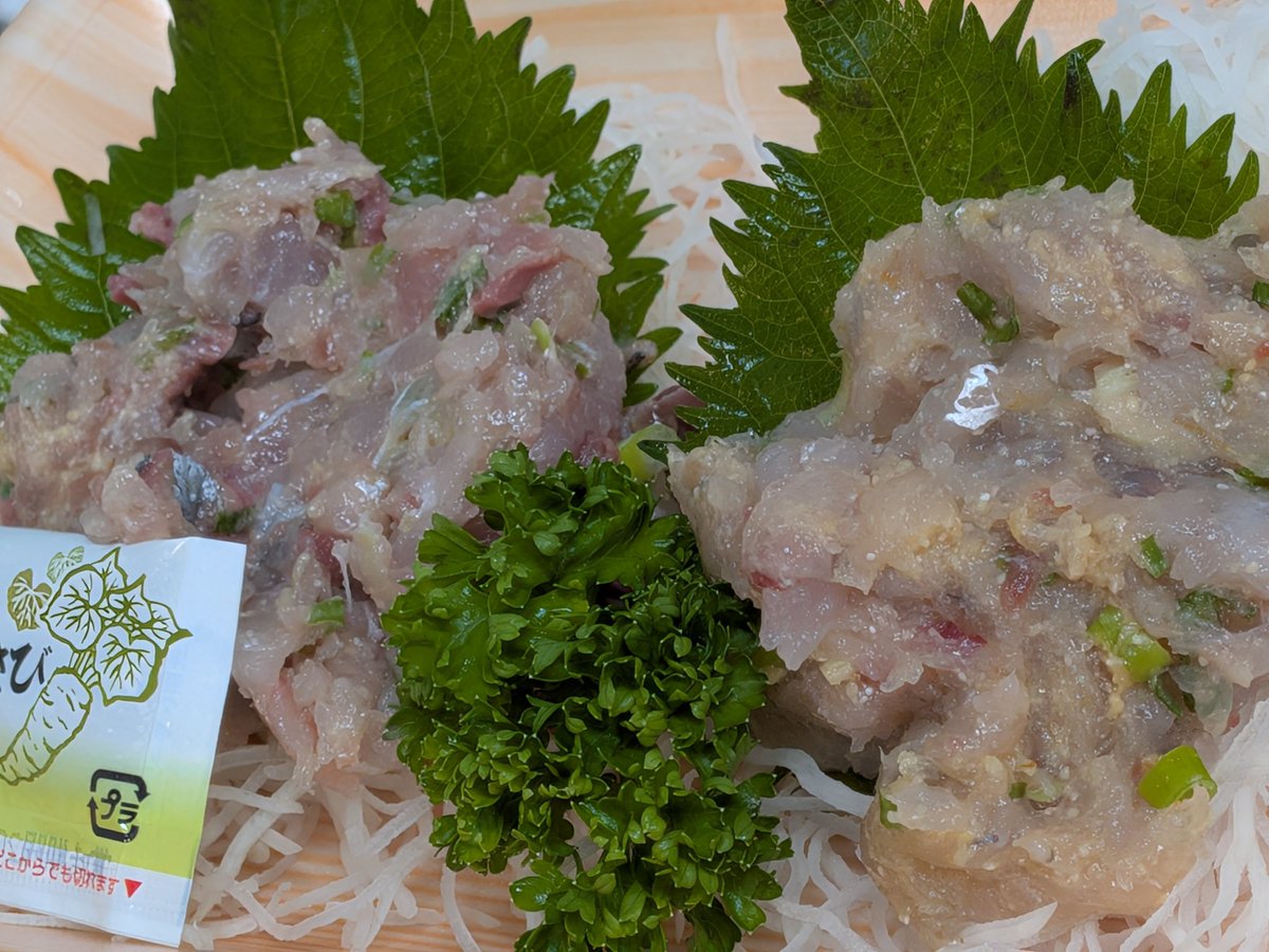 uokeioarai's tweet image. こんにちは、魚結です✨
自家製アジなめろう、トビウオなめろう食べ比べ盛一パック500円ご用意出来ました🤤
一皿で2度美味しいお特盛🤩
よろしくお願い致します🙇