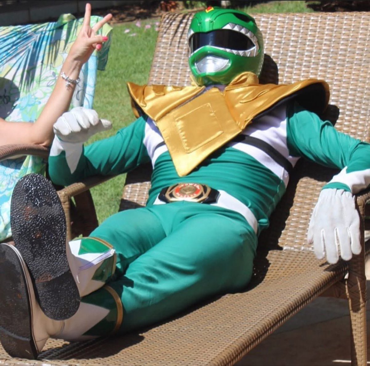 ReviewingGlobe's tweet image. When you’ve saved the world by 10am and it’s morphin’ time… for a nap. 💤☀️⚡️
#PowerRangers