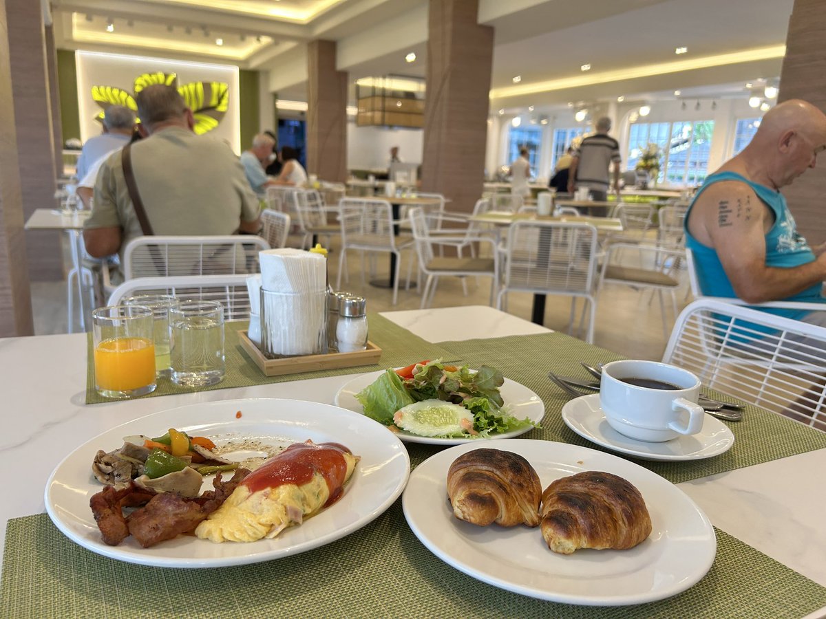 QduzBDGCu9eGXAH's tweet photo. 2日目はAreca LODGEの朝食から安定のスタート。
#パタヤ
#pattya
#アレカロッジ https://t.co/eoPaXcJ1MR
