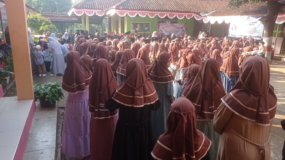 Setiap Jumat pagii sebelum pembelajaran baca tahlil dulu
<a href="/KemenagJateng/">KemenagJateng</a> 
@