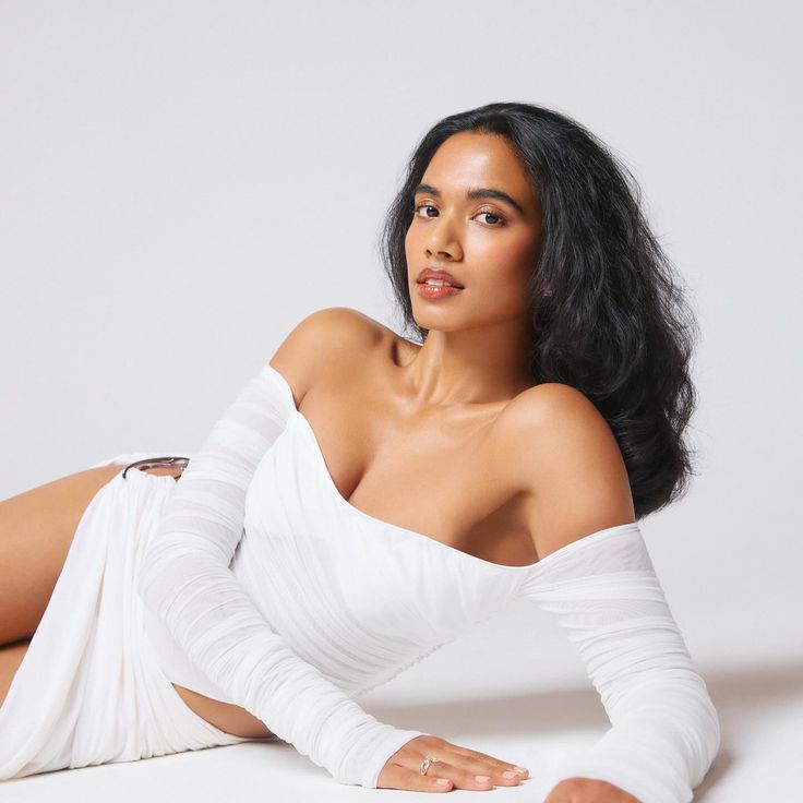 supriyaganeshbr's tweet image. 📸photos: Leanne Chai Makeup: Anna Kato Styling: Amanda Lim Styling Asst: Ian Martin @_shmian Hair: