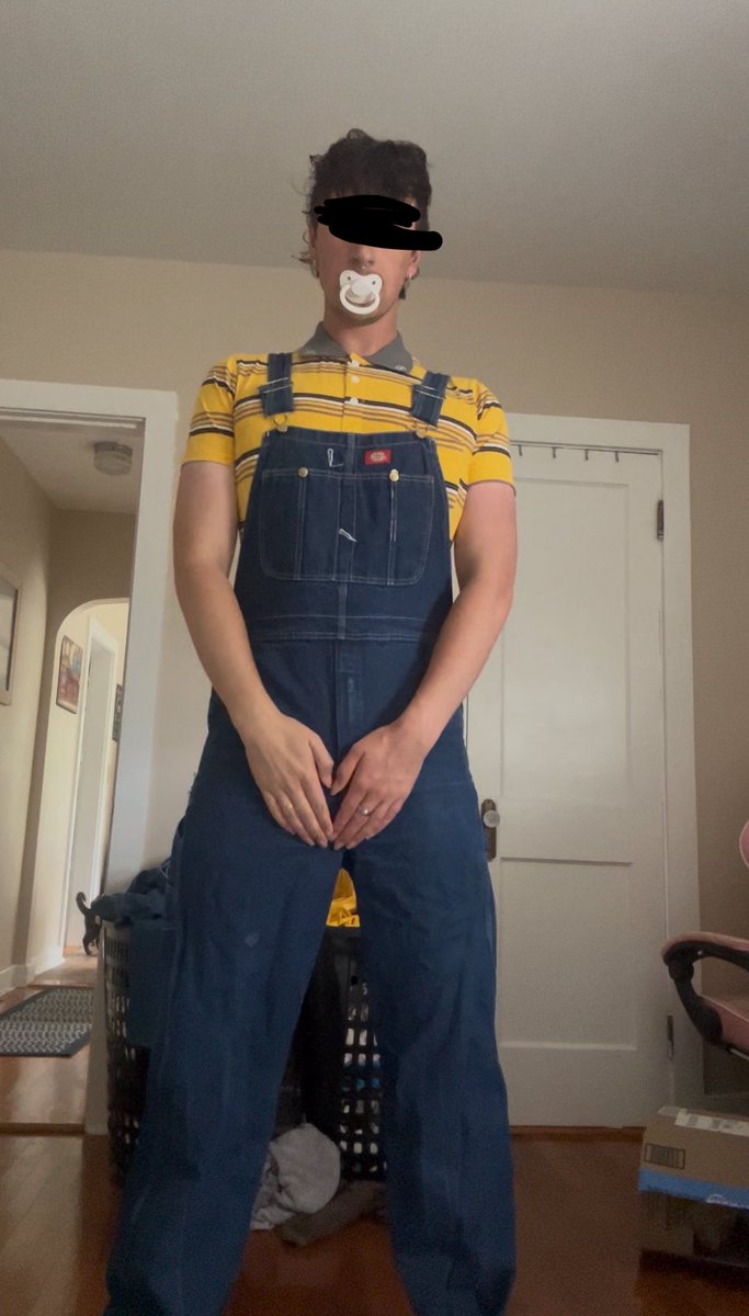 TallDiaperBoy's tweet photo. I think this onesie makes me look like a big boy! What do you guys think? 😁 https://t.co/RJ3qYItSbl