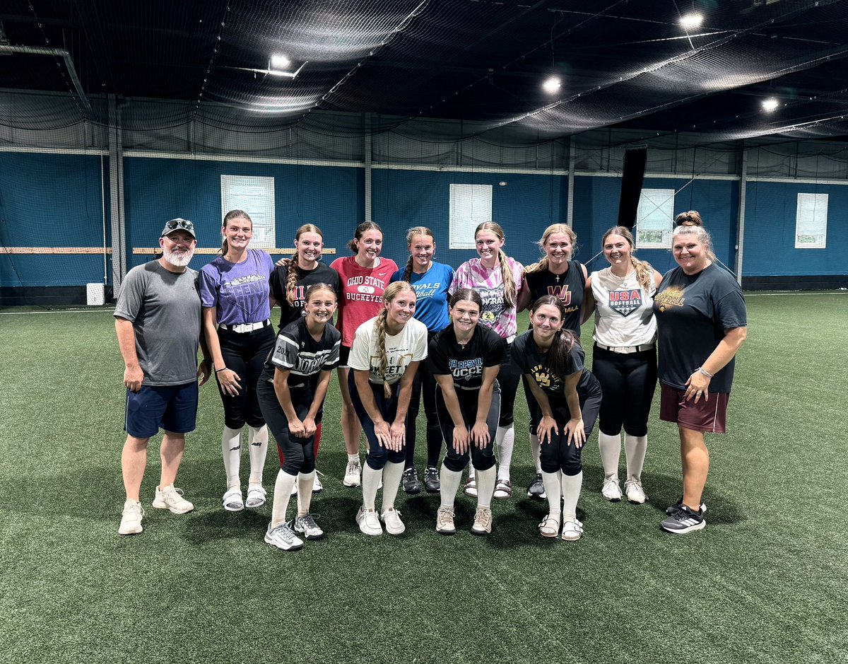 Another Thursday workout in the books! It was a hot and sweaty one tonight!! 🥵🥎💪🏻 Good luck this weekend ladies! Last tournament for some of these ballers before heading off to college!