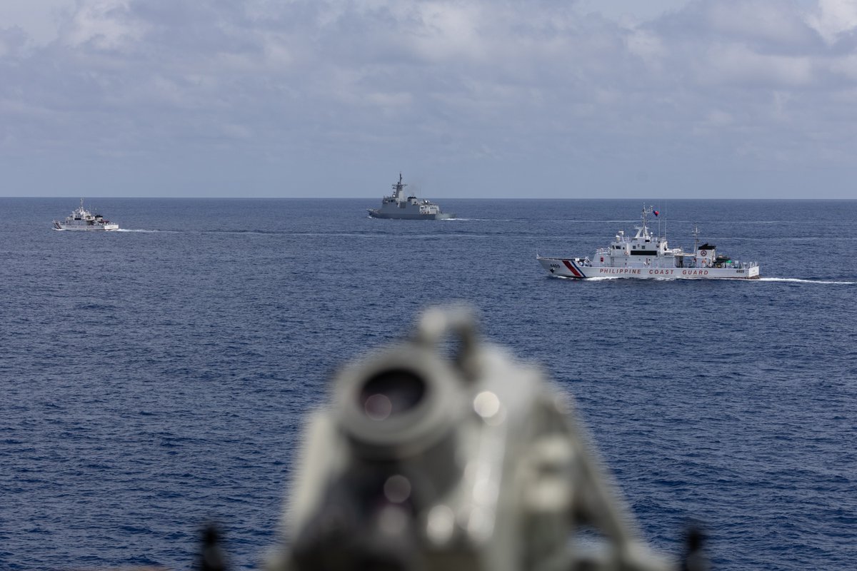 US7thFleet's tweet image. The U.S. Navy and Armed Forces of the Philippines conducted a bilateral Maritime Cooperative Activity within the Philippines’ EEZ, demonstrating a collective commitment to strengthening cooperation in support of a free and open Indo-Pacific.
Read more: ow.ly/G9vc50WrBm5