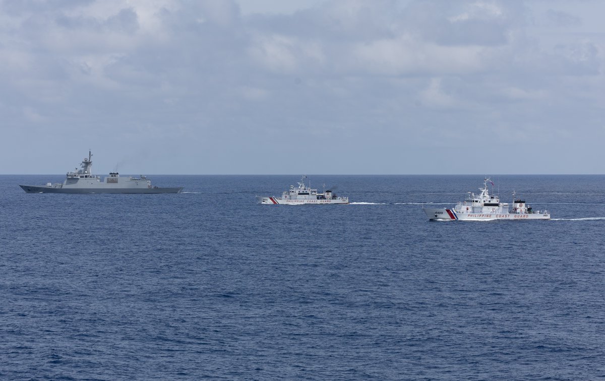 US7thFleet's tweet image. The U.S. Navy and Armed Forces of the Philippines conducted a bilateral Maritime Cooperative Activity within the Philippines’ EEZ, demonstrating a collective commitment to strengthening cooperation in support of a free and open Indo-Pacific.
Read more: ow.ly/G9vc50WrBm5