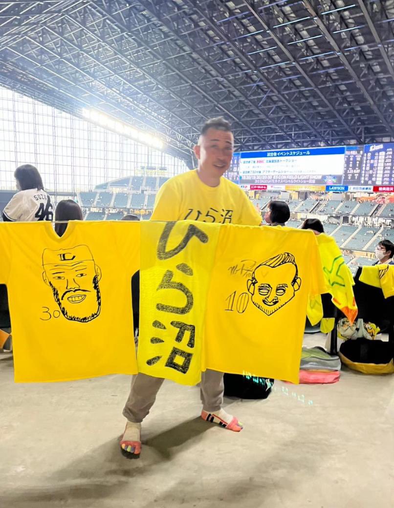 DCMacK24's tweet image. 僕の相棒コンちゃんが作ってくれたカスタム顔Tシャツ。今まで感じたことのないような、ファンからの愛情と感謝を感じさせてくれて、まるで家にいるような気持ちにしてくれました。いつか日本に戻りたい！でも今度はファンとして。@PacificSwings 

#SeibuLions #PacificSwings