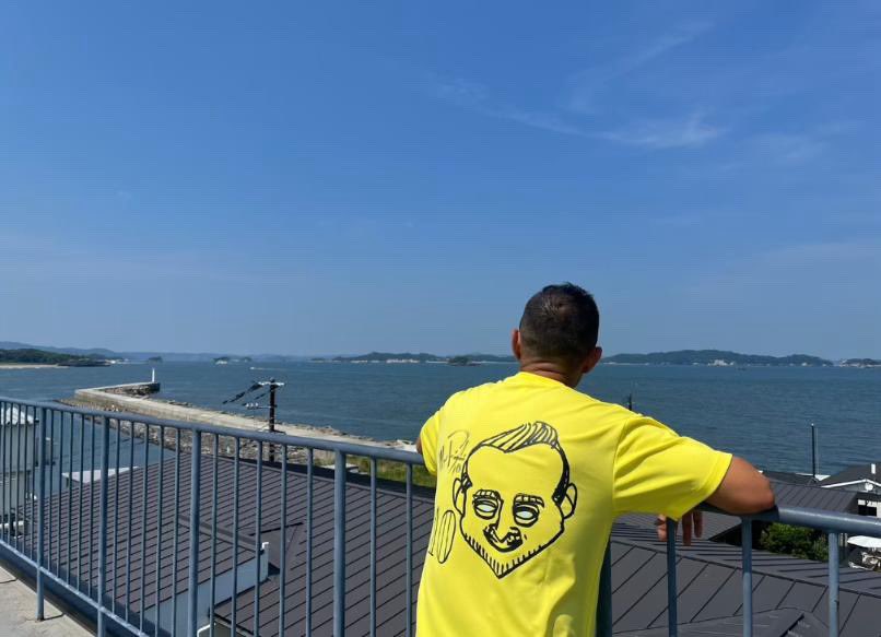 DCMacK24's tweet image. 僕の相棒コンちゃんが作ってくれたカスタム顔Tシャツ。今まで感じたことのないような、ファンからの愛情と感謝を感じさせてくれて、まるで家にいるような気持ちにしてくれました。いつか日本に戻りたい！でも今度はファンとして。@PacificSwings 

#SeibuLions #PacificSwings