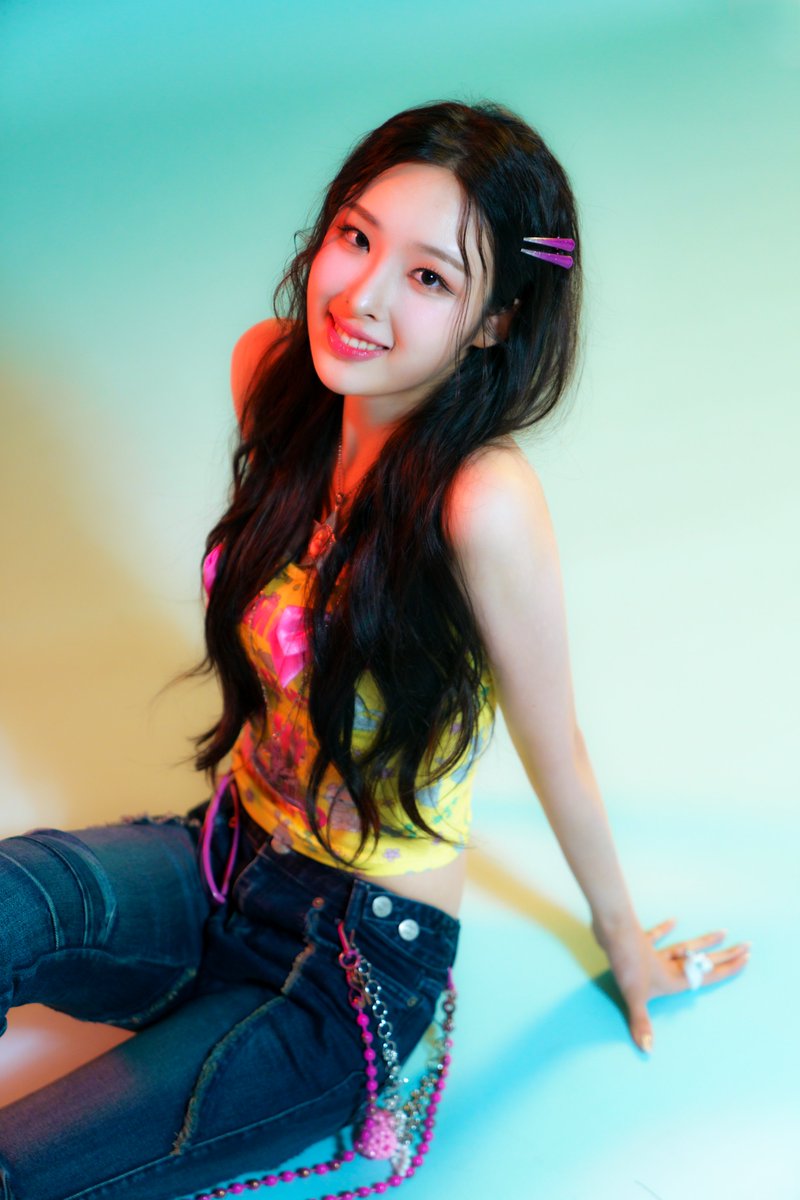 GwGvAjCW4AAmYYD?format=jpg&name=medium