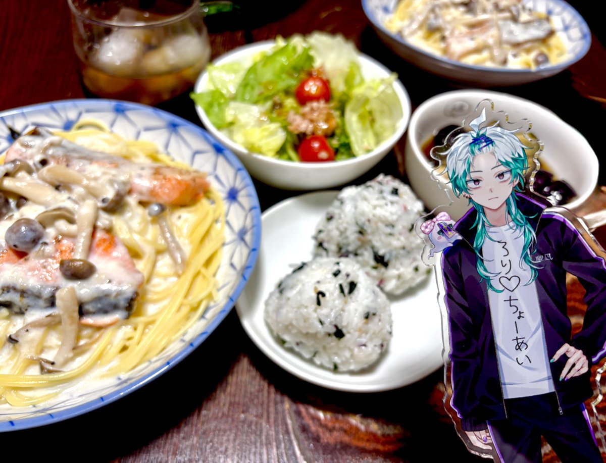 toipeyokose's tweet image. 鮭のクリームパスタと梅しそおにぎり