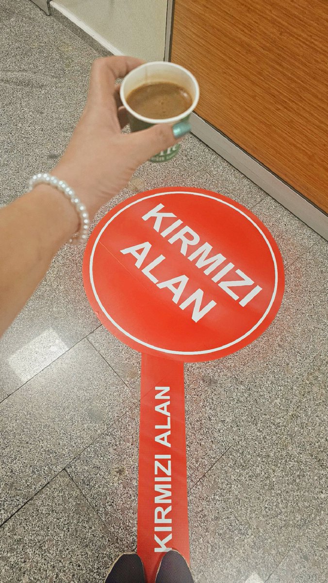 SuyadalSelcen's tweet image. Kırmızının ve kahvenin gücü adına günaymışşş🤭🤭🤭

#acilservis
#Günaydın
#iyinöbetler