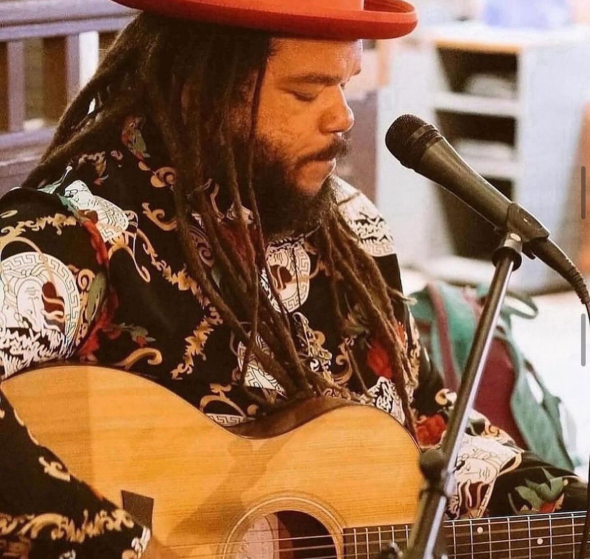 Happy Thursday! Join us for a fun evening with live music from the talented #keithbatlin from 6 PM to 9 PM. Enjoy a delicious meal, sip on your favorite drinks, and let the music set the perfect vibe. Don’t miss out on a night of great tunes, good food, and island vibes! #Aloha