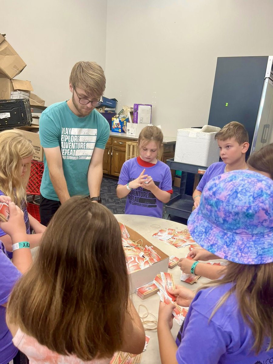 Our campers = little world changers! 🫶 They volunteered at Starfish Project in Olathe, learning the value of community service. They make us so proud! #GiveBack #CommunityService #StarfishProject #KidsWhoCare
