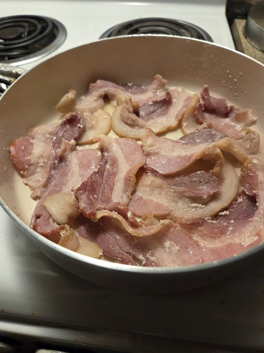 BDitties's tweet image. BLTs for dinner! Have you ever boiled your bacon? Tried it, never going back. Yum!!!