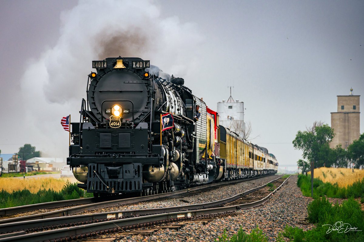 BigSkyCaptures's tweet image. Had the opportunity today to catch Union Pacific’s Big Boy #UP4014 and Lincoln #UP1616 locomotives as they barreled past Nunn, CO heading to Greeley on this limited 2025 excursion. Great to experience steam history! 🚂💨🇺🇸