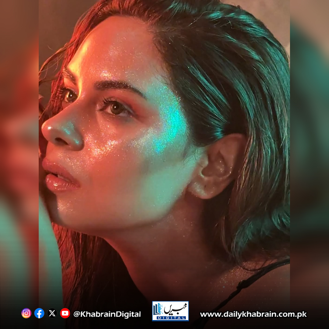 daily_khabrain's tweet photo. Amar Khan Captivates social media with stunning photos, inspiring fans through elegance and charm.
#khabraindigital #AmarKhan #StunningBeauty #ElegantCharm #SocialMediaQueen #InspiringStyle #GraceAndGlamour #StarPower
@amarkhanlove https://t.co/6biCjDzaa3