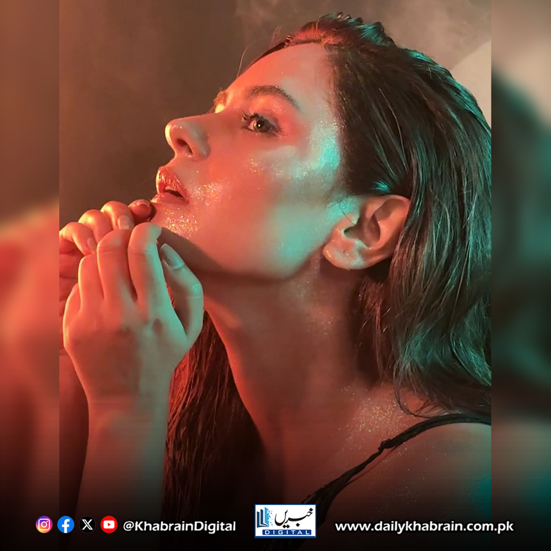 daily_khabrain's tweet photo. Amar Khan Captivates social media with stunning photos, inspiring fans through elegance and charm.
#khabraindigital #AmarKhan #StunningBeauty #ElegantCharm #SocialMediaQueen #InspiringStyle #GraceAndGlamour #StarPower
@amarkhanlove https://t.co/6biCjDzaa3
