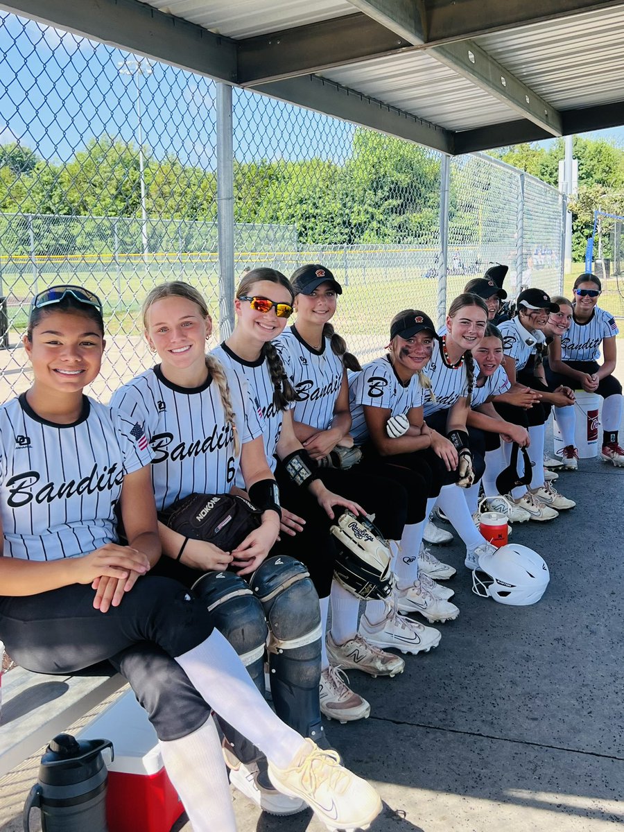 The Bandits just wrapped 7 straight days of back-to-back tournaments, finishing strong at Triple Crown 14U Nationals! 💪🥎 The girls went 4-2 and took 5th in the Championship Bracket. Proud of their grit and hustle!