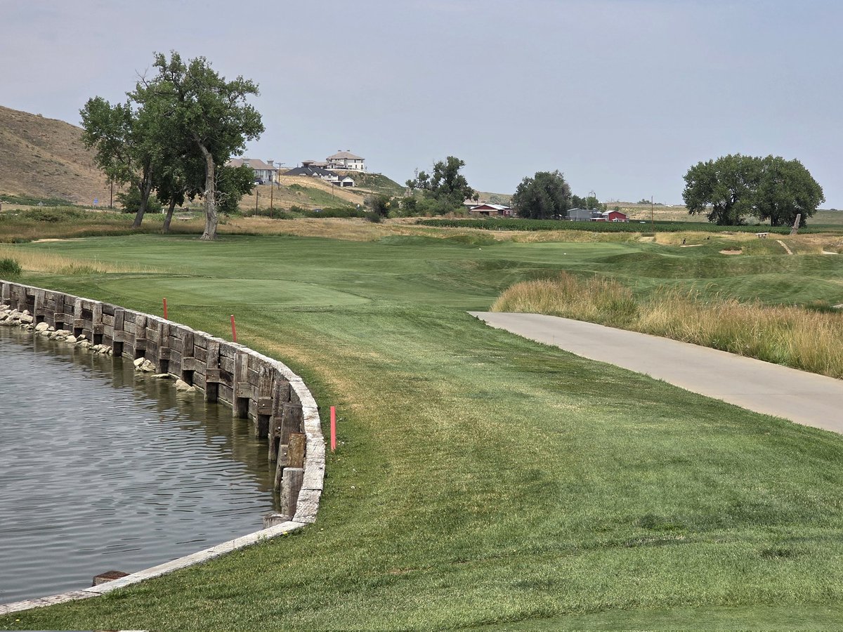 OrsonRosas's tweet image. Riverdale Dunes, Brighton, CO (Perry and Pete Dye)
20-25 minutes from Denver Airport, this course is a great option for anyone passing through. At $68 to ride on a weekday, it's serious value for what it offers.