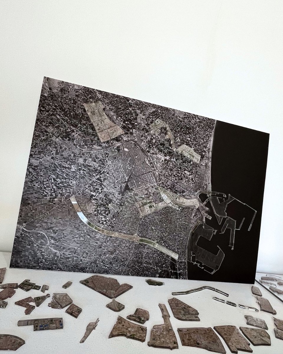 UPVEditorial's tweet image. 🖼️Ya puede visitarse en el #EspacioexpositivoedUPV la exposición que pone cierre a la 3ª edición del Taller sobre paisaje entrópico de @LaPosta_Found.
👥Participan: Tana Garrido · Juan Hernández · Toni Lucas · Ana Lloret · Antoni Solera · Álvaro Soriano · Theresa Wilshusen.