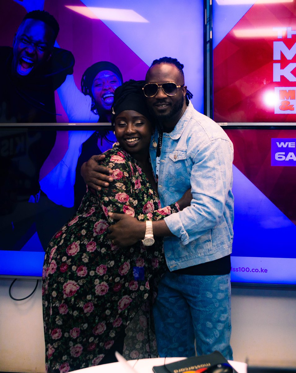 anyikopr's tweet image. Ugandan powerhouse @BebeCoolUG hit the airwaves on @Kiss100kenya #MorningKiss with Muchina & Cyd to talk about his journey, evolution, & inspiration behind his new album #BreakTheChains 🔥🎶🇺🇬
Appreciate you @MuchinaMwangi @CydWambui for the warm welcome and good vibes! 🙌📻