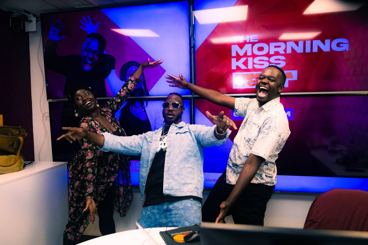 anyikopr's tweet image. Ugandan powerhouse @BebeCoolUG hit the airwaves on @Kiss100kenya #MorningKiss with Muchina & Cyd to talk about his journey, evolution, & inspiration behind his new album #BreakTheChains 🔥🎶🇺🇬
Appreciate you @MuchinaMwangi @CydWambui for the warm welcome and good vibes! 🙌📻