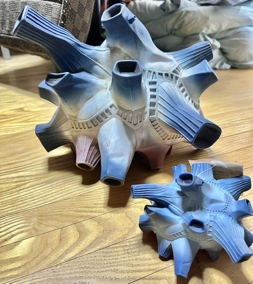 mt401218's tweet image. 四次元怪獣ブルトン
いよいよ怪獣ゾーンの発掘w
ブルマァクに行き着くのに
どいだけ掛かるのか…
この巨大なブルトンはバンプレスト製
当時、秋葉原で投げ売りされてましたw
小さいのは、バンダイのかな?
値段は、チビブルトンの方が高かったかも。