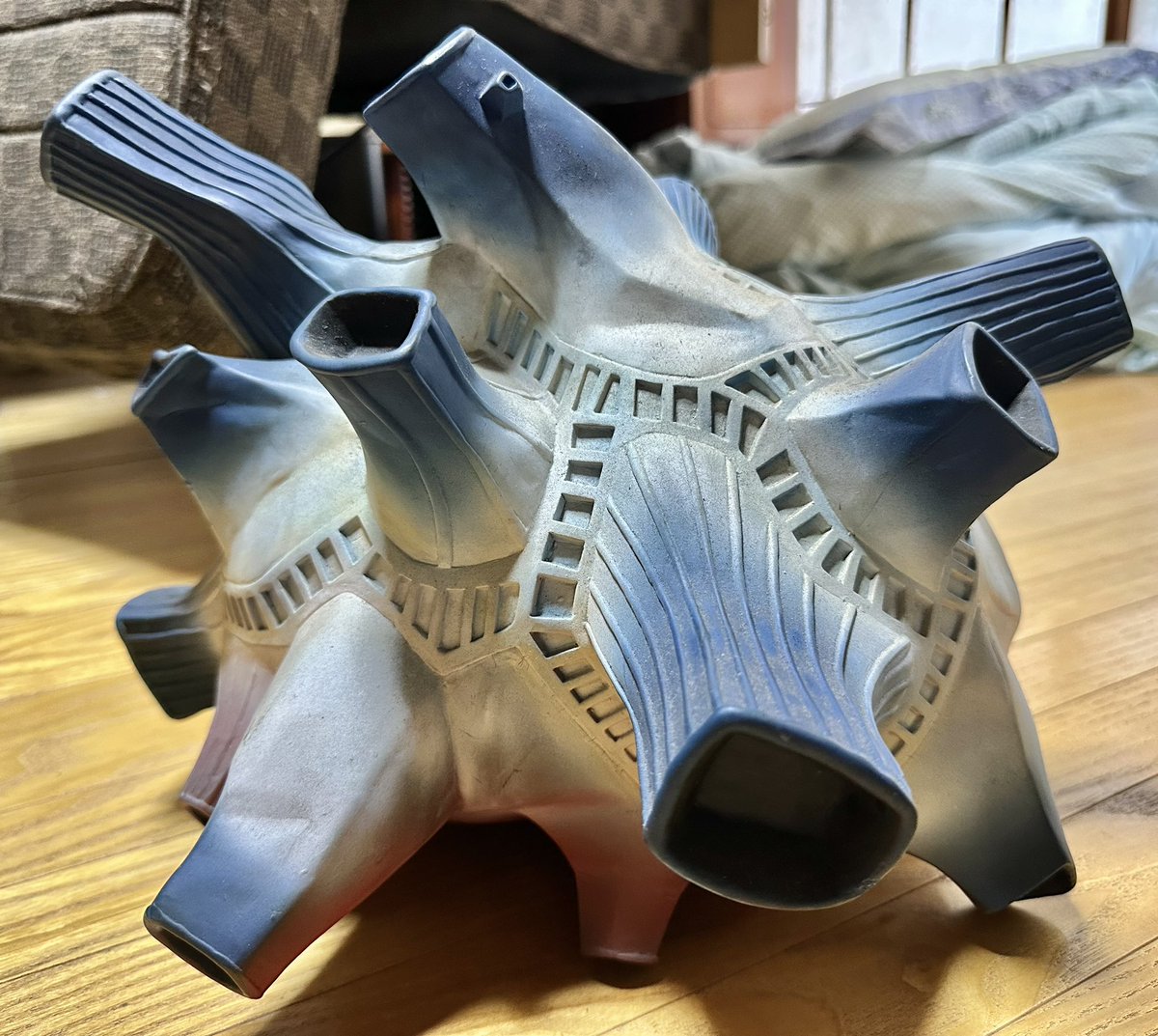 mt401218's tweet image. 四次元怪獣ブルトン
いよいよ怪獣ゾーンの発掘w
ブルマァクに行き着くのに
どいだけ掛かるのか…
この巨大なブルトンはバンプレスト製
当時、秋葉原で投げ売りされてましたw
小さいのは、バンダイのかな?
値段は、チビブルトンの方が高かったかも。