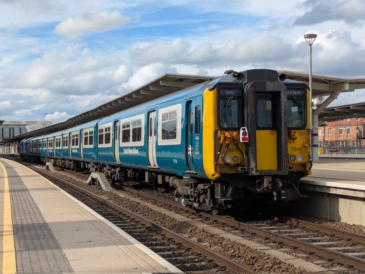 SteelCityDog_'s tweet image. #FourFiveFiveFriday

Of course, the entire reason I went to Derby was to see 5868 #Spanners, which I&apos;ve been meaning to see since it was released in BR Blue.

With rumours that it might not even return to SWR service, I&apos;m glad I was able to intercept 5Q99 at Derby.