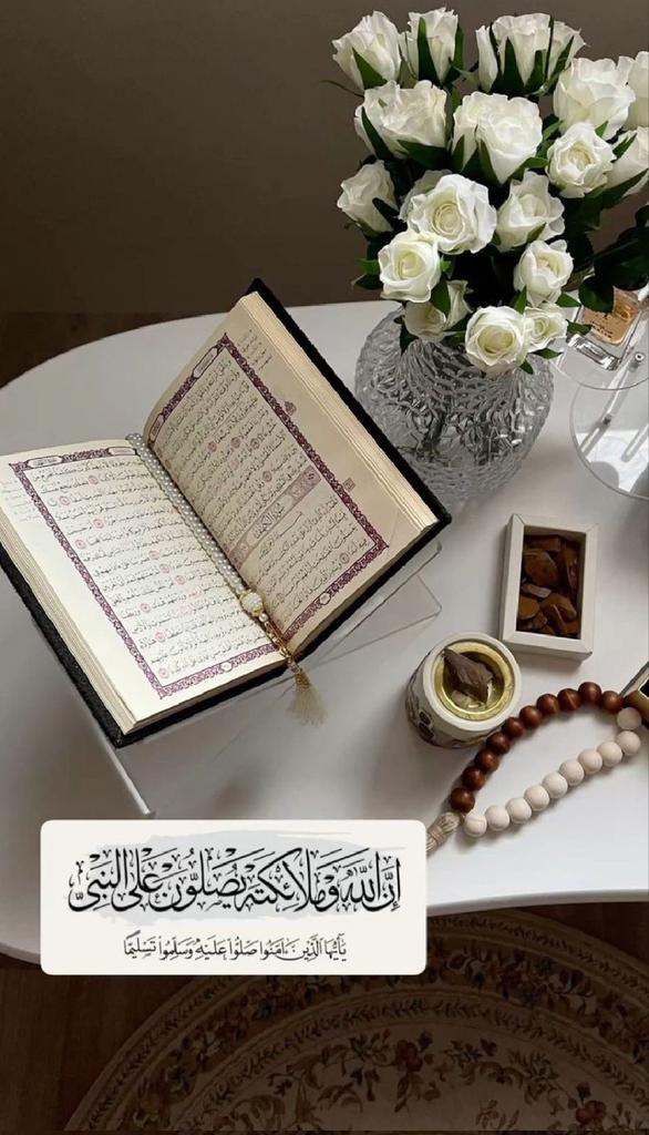 abu_japer's tweet photo. حُبُّ النبيِّ على الأنامِ فريضةٌ
لا تنسَ ذكرَ الهاشميِّ الأكرَمِ

إنَّ الصَّلاةَ على النبيِّ وسيلةٌ
فيها النَّجاةُ لكلِّ عَبدٍ مُسلِمِ

صَلُّوا على القمرِ المُنيرِ فإنهُ
نُورٌ تبدَّى في الغمامِ المُظلمِ❤️ https://t.co/RXTpMB79dB