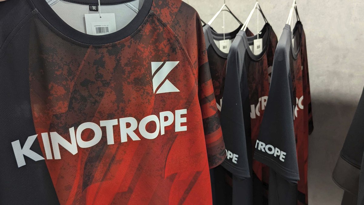 KINOTROPE gaming (@kinotropegaming) on Twitter photo 【物販発表】
RAGE CAFE池袋( <a href="/CafeBar_RAGE_ST/">Café&Bar RAGE ST</a> ) にて、Apex部門のチームユニフォームを販売開始しました‼
eスポーツのカフェで、ぜひお買い物とカフェをお楽しみください 🔥 【物販発表】
RAGE CAFE池袋( <a href="/CafeBar_RAGE_ST/">Café&Bar RAGE ST</a> ) にて、Apex部門のチームユニフォームを販売開始しました‼
eスポーツのカフェで、ぜひお買い物とカフェをお楽しみください 🔥