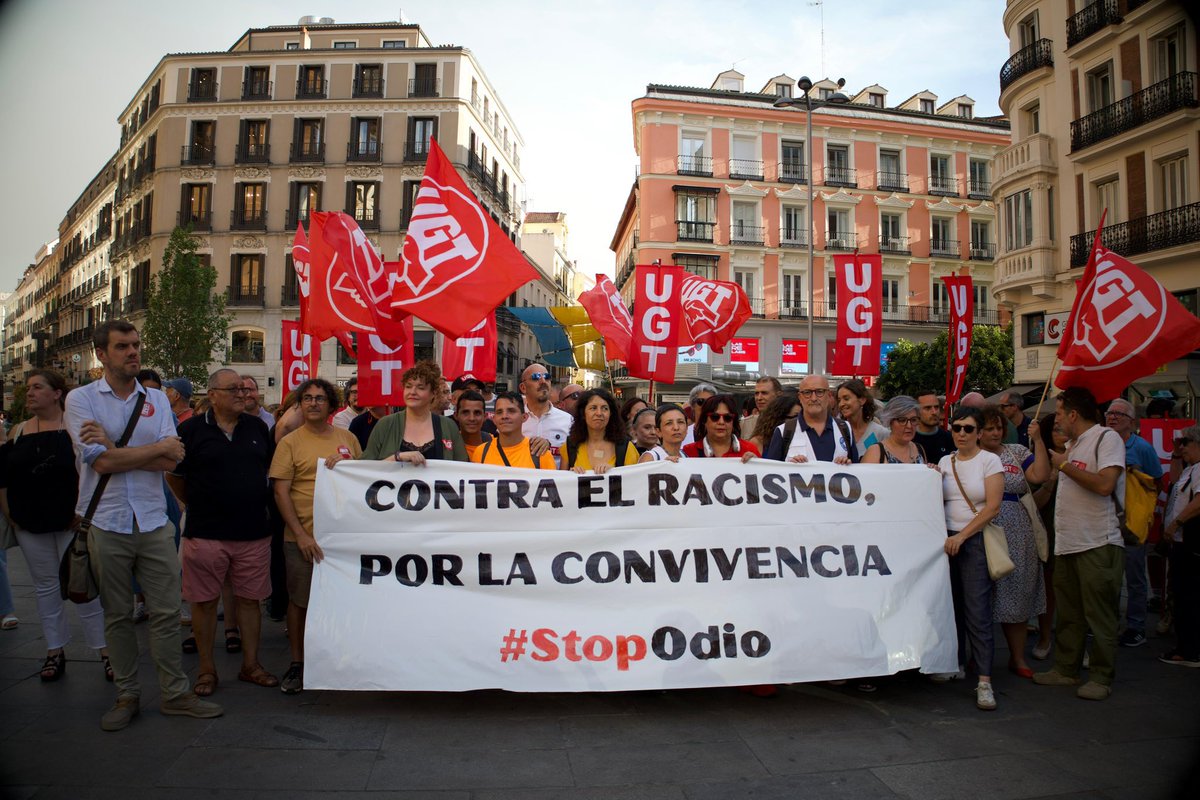 Acto #STOPRACISMO en Callao, convocada por UGT, entidades sociales, sindicales, vecinales, LGTBI+, de migrantes.
Fuera fascistas de nuestros barrios! Las acciones de odio no pueden quedar impunes, ni quien la hace ni quien la impulsa! Ni en Torre Pacheco ni en ningun otro sitio!