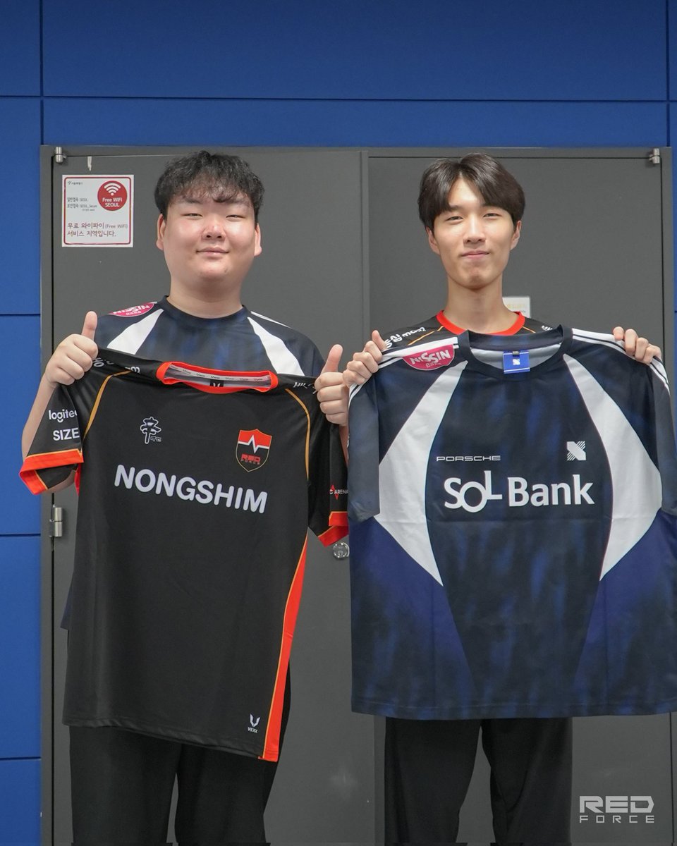 nsr_valorant's tweet image. [📸PHOTO] #VALORANT

Jersey Swap👊
w. MaKo 

#NONGSHIM #NSRedForce #NSwin #농심레드포스 #NS_photo
#Dambi #Rb #VCT #VCTPacific #RisePacific