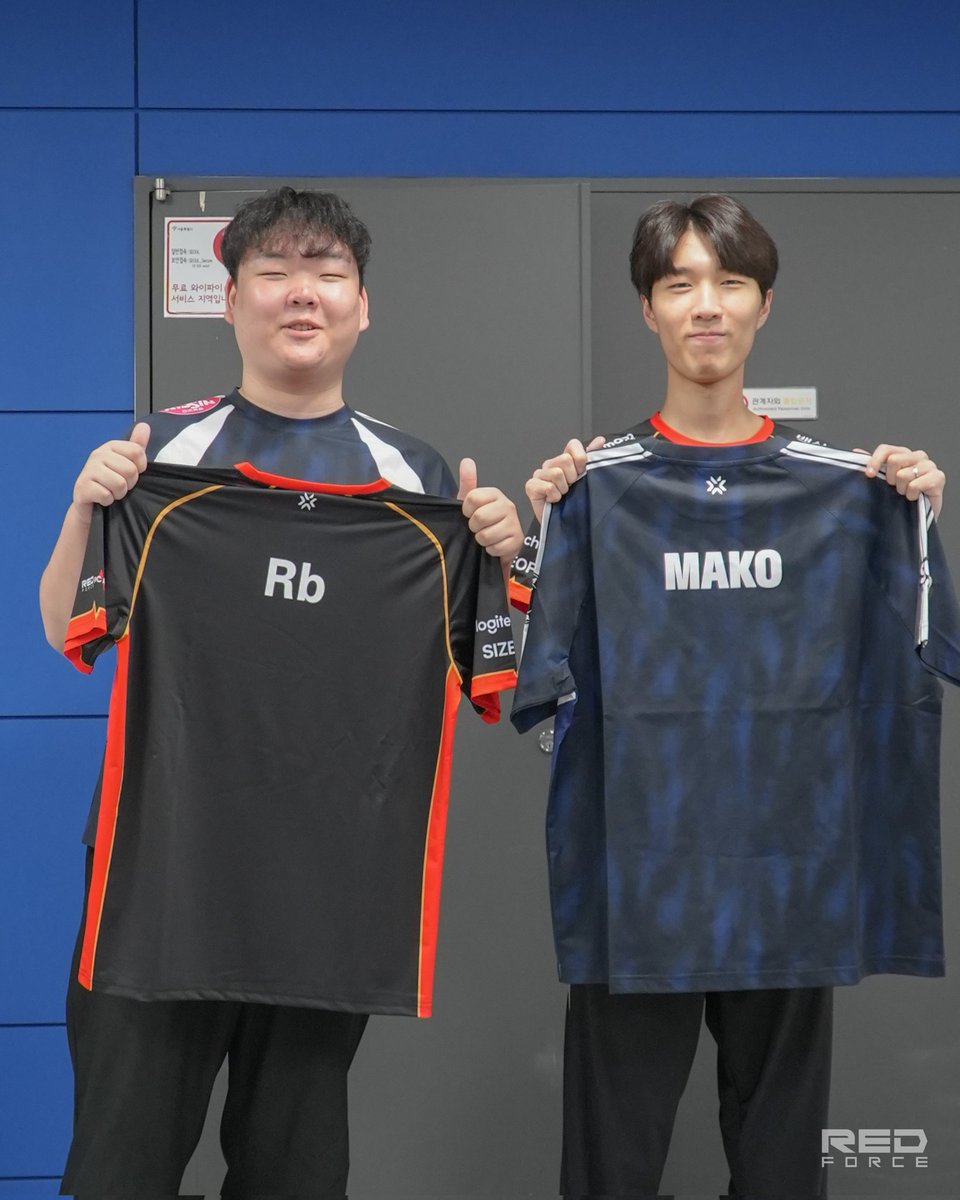 nsr_valorant's tweet image. [📸PHOTO] #VALORANT

Jersey Swap👊
w. MaKo 

#NONGSHIM #NSRedForce #NSwin #농심레드포스 #NS_photo
#Dambi #Rb #VCT #VCTPacific #RisePacific