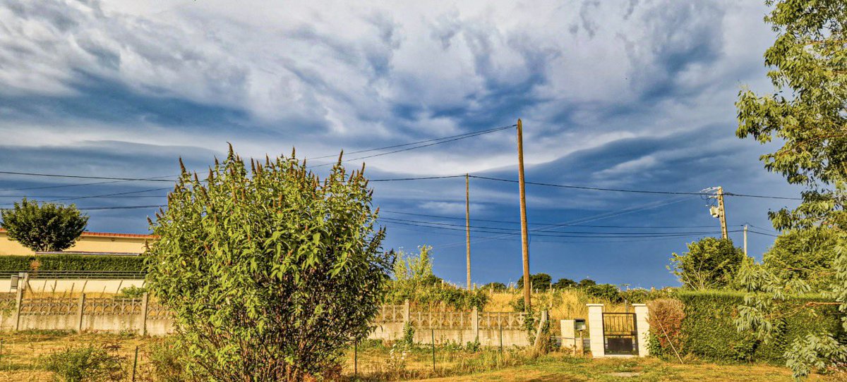 Clement87270's tweet image. Passage d’une petite ligne instable en Haute-Vienne seulement quelques gouttes (Saint-Gence) @MeteoExpress @lachainemeteo @Meteovilles